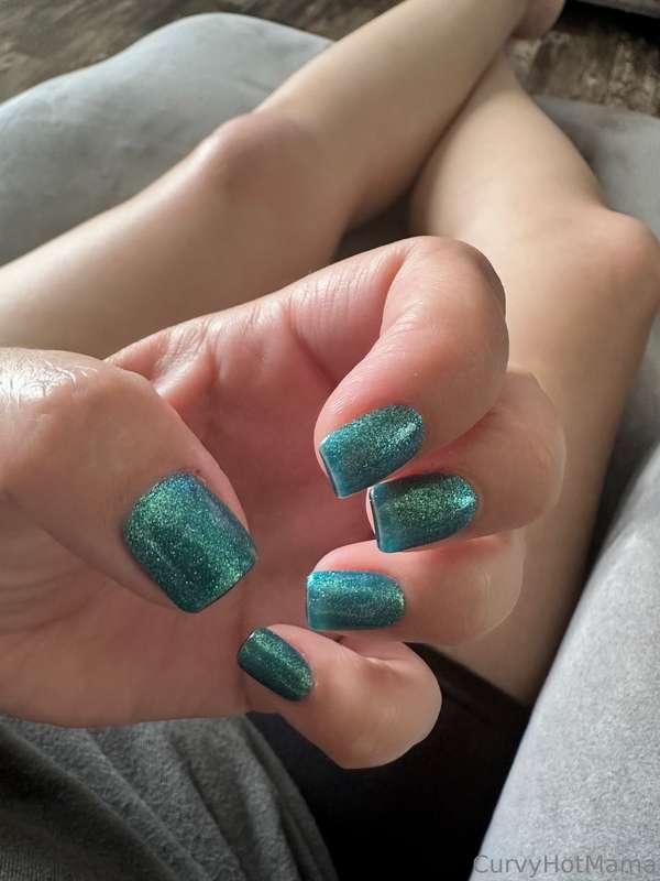 Would my pretty new nails look good wrapped around your 🍆 💦💦