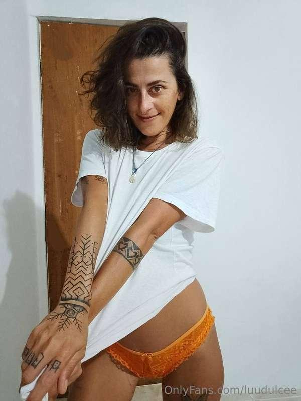 QUIET BUT CURIOUS 🍓Video callsPersonalized videosGenerating ..