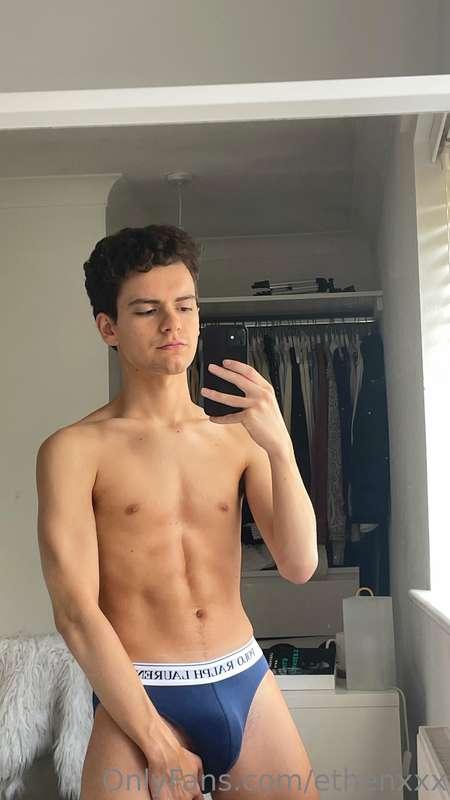 swipe to strip me naked 🤤➡️