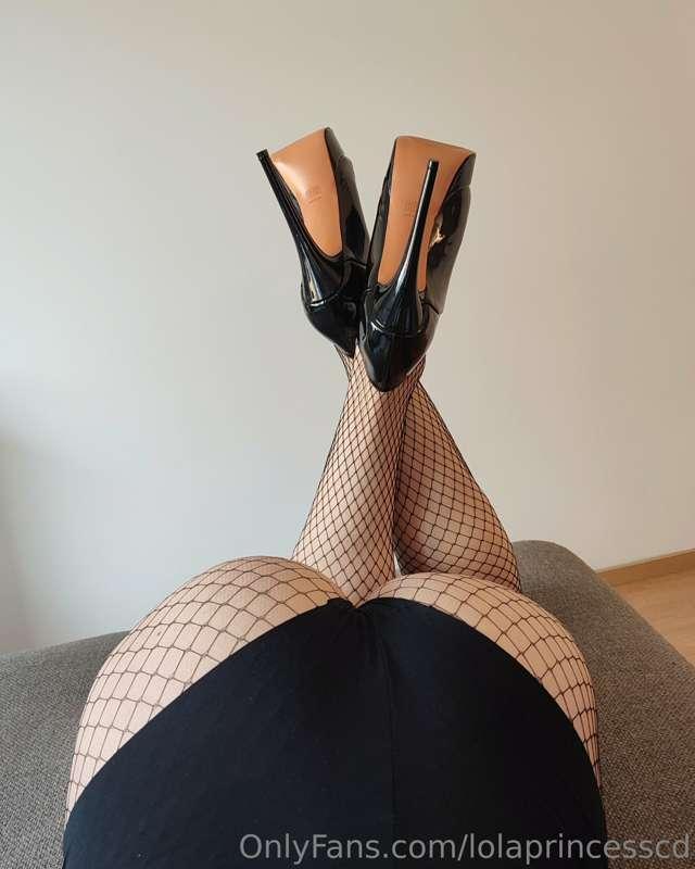 I think high heels and fishnet stockings make my legs look s..