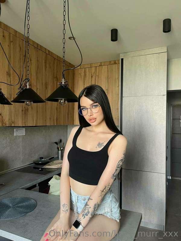 Do you think I wear panties under my skirt?😋😍