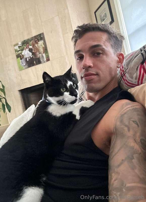 Lazy days and cuddles 😺😋