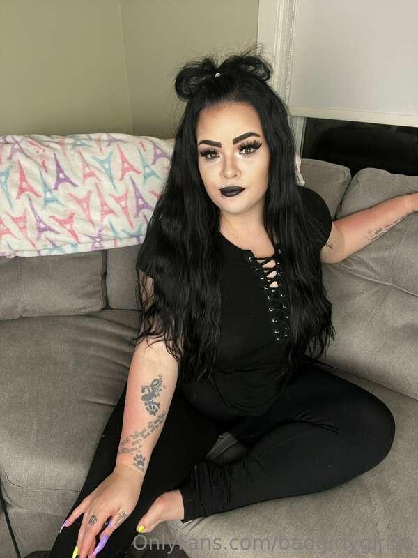 Happy Friday 🖤