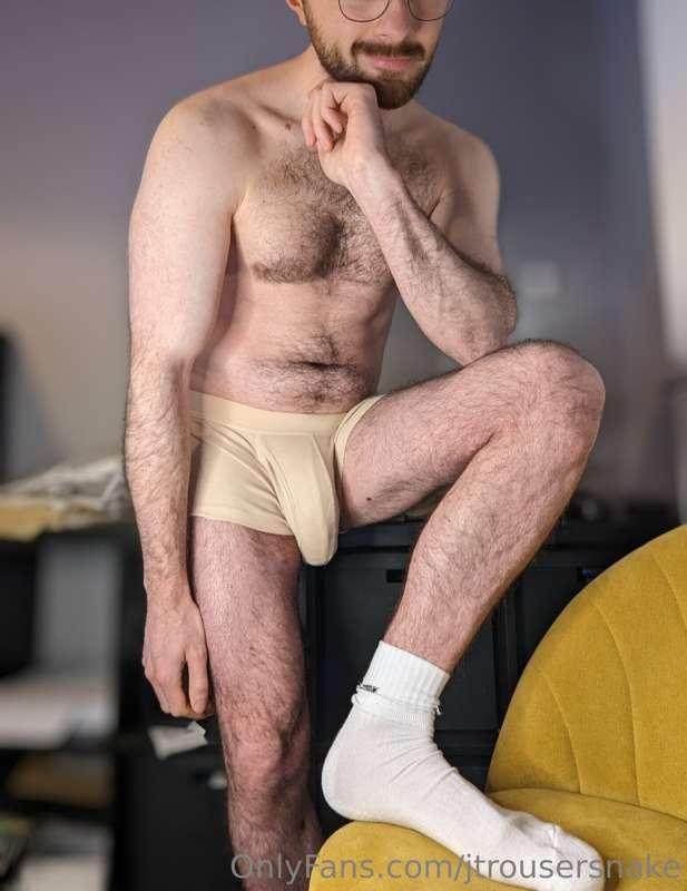 2 socks/feet posts in a row 😲👣😍 plus a big bulge as per