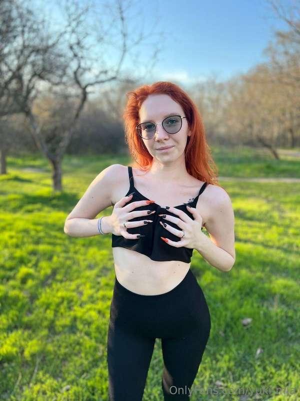 I can't resist touching my breasts even in the woods🤭🤭🙈