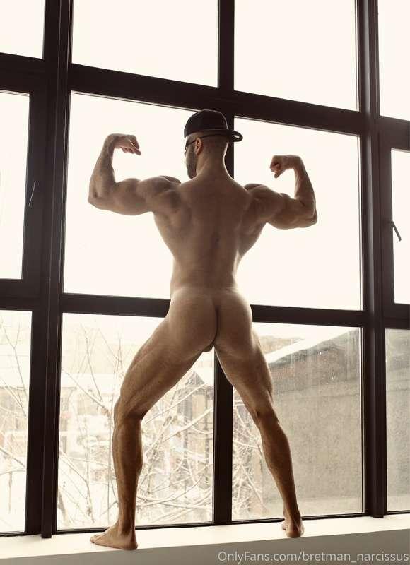 My muscular back and sexy ass😍🤤