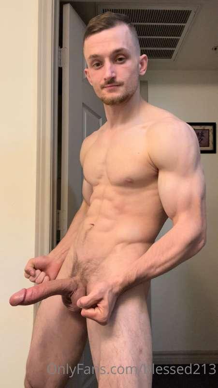 My cock is a solid as my muscles, want to feel? 💪