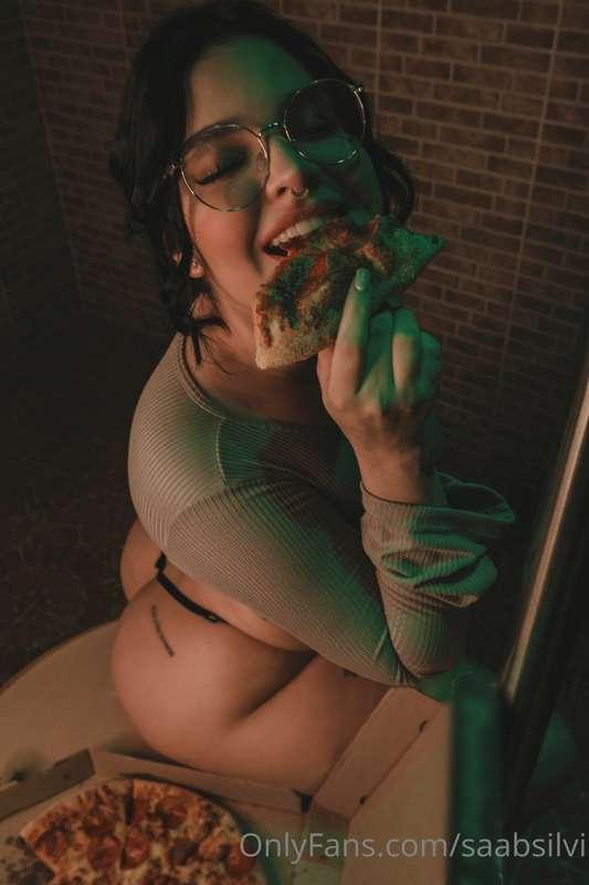 Me encanta comer y más si es juntos 🙈😏

I love to eat and mo..