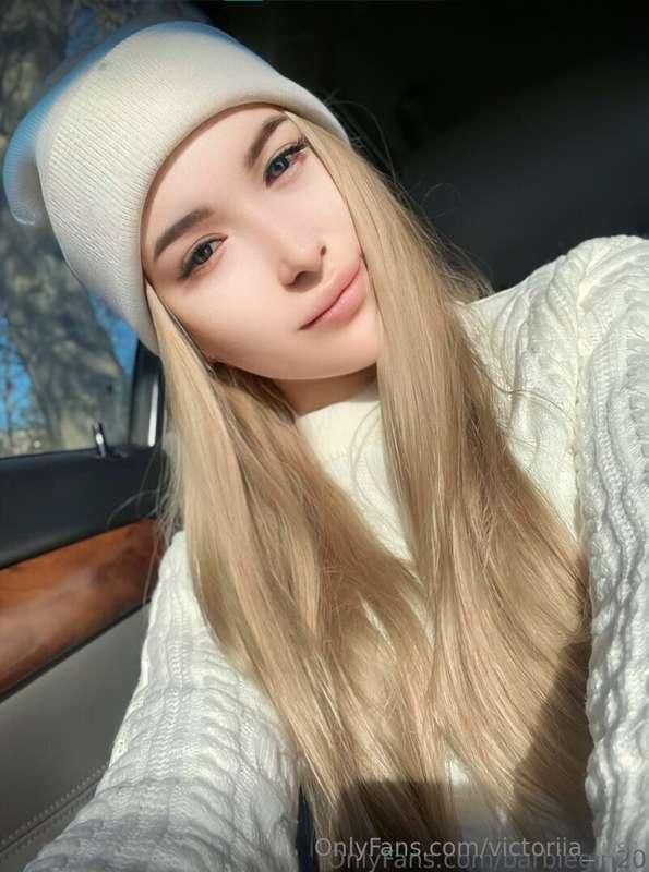 @barbiegirl20 she's definitely a sex freak and never stops t..