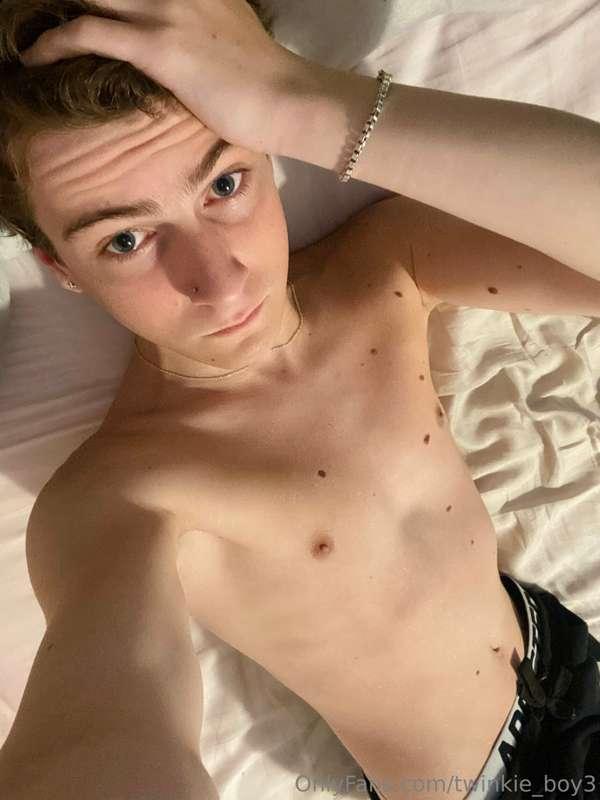 Would you wanna wake up next to this? 😙💕