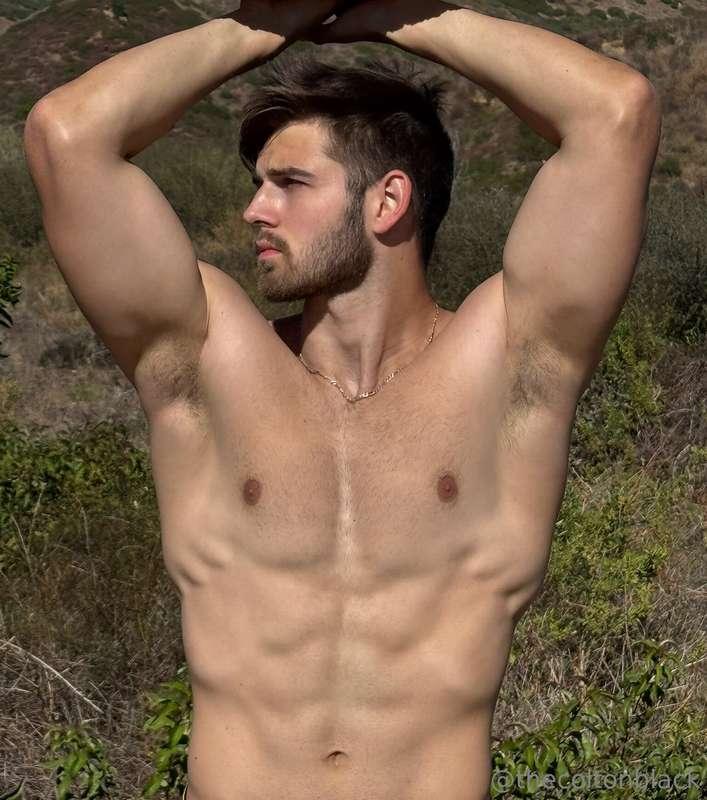 For all my armpit lovers 😈