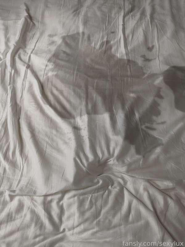 Well that was a messy session 💦 I'll be posting the juicy action tomorrow 😜😘
#fyp #oil #messy #wet #fun