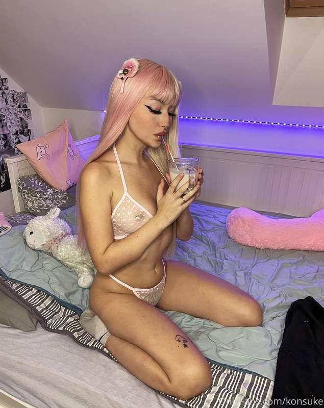 kitten is drinking 🍼 BONUS POST tommorow for yall<333