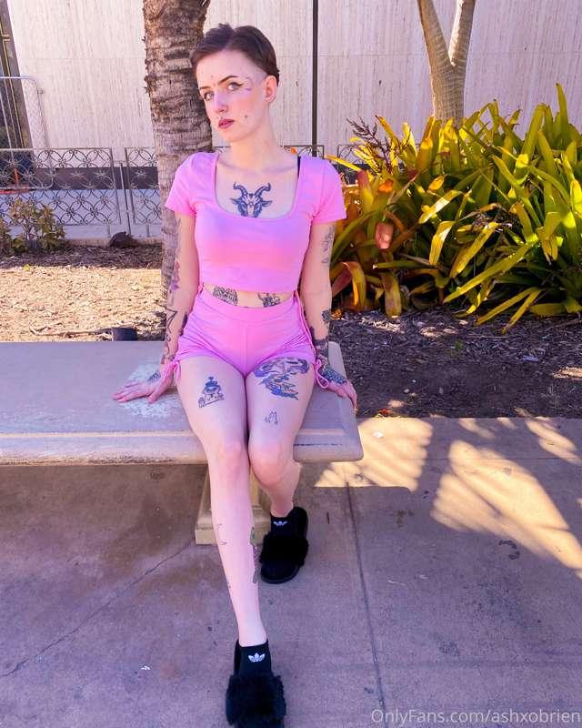 Have a cute photo of me at the park💕