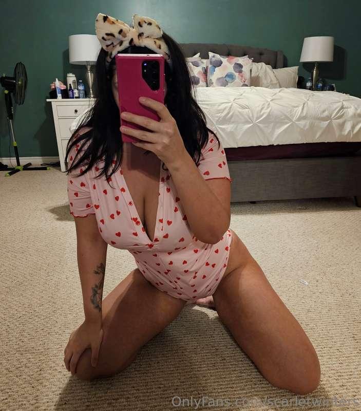 Good morning. 🥰 happy Tuesday. Wish I was waking up next to ..