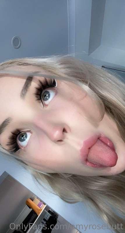just a goofy little girl 💖