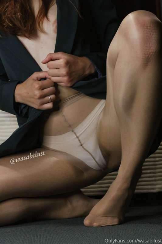 Nude tights and white undies 🥵