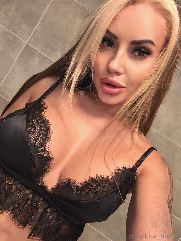 Getting ready for a night out💄✨ Where are we headed tonight,..