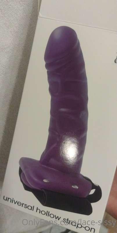 My strap on finally came in the mail! 🍆🥰❤️ Who wants to see ..
