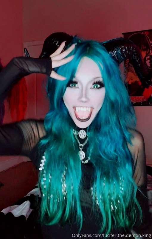 Ahh hot demon girl in ur dms ;) 
I'm gnna use my sclera lens..