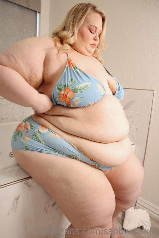 All this thickness needs some serious attention 😍 Who's read..