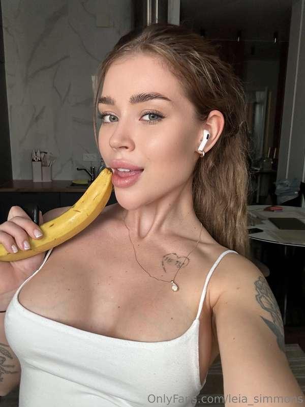 question.. how do u eat a banana right??🍌 heard there's a lo..