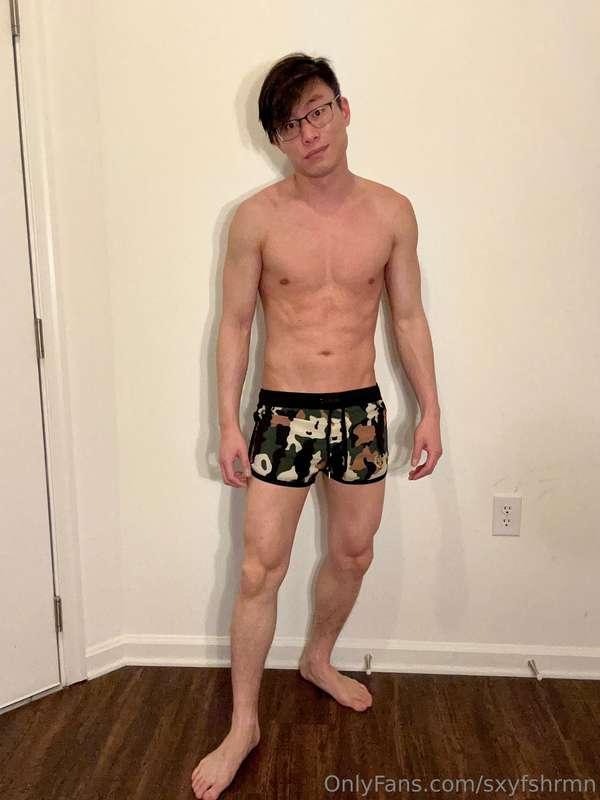 Like these camo swim shorts?? 😝 ugh need a vacation so I can..