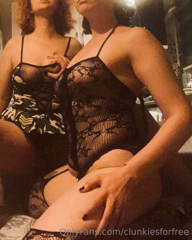 Grab her from the titties they said🍒🍒

@clunkies