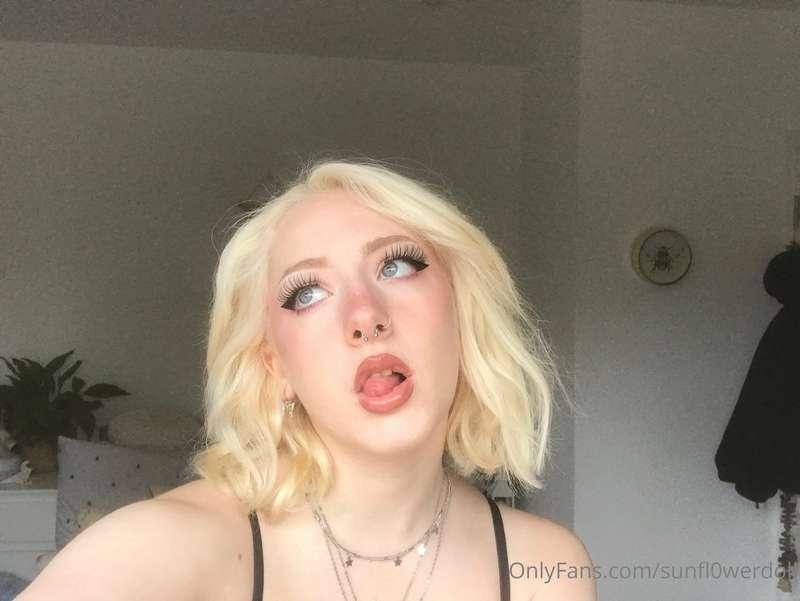 sunfl0werdoll image #2