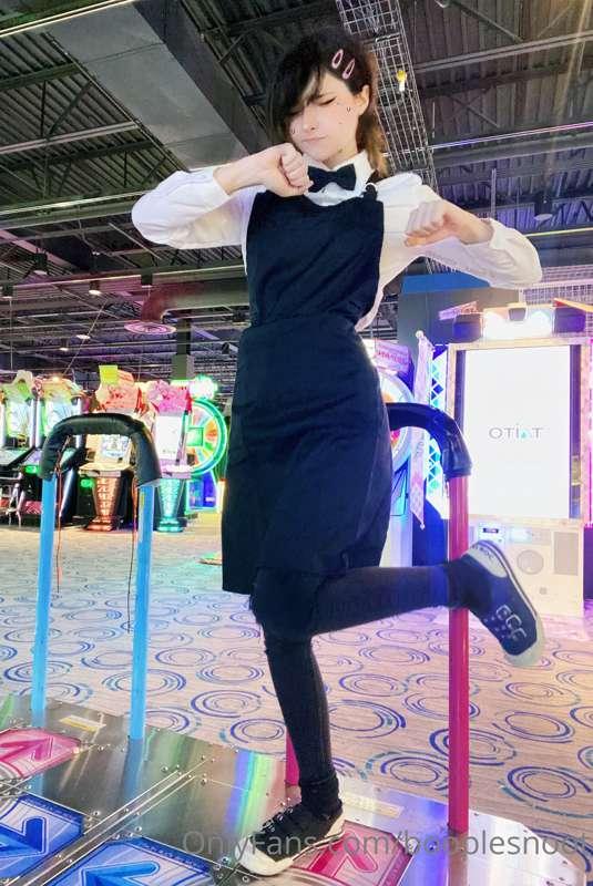 Kobeni DDR
i tried doing this cosplay/playing ddr in it in 9..