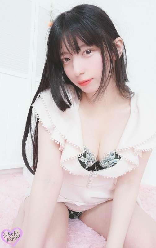 Everyday clothes 💕 Fully open sexy pose 💕 Photo