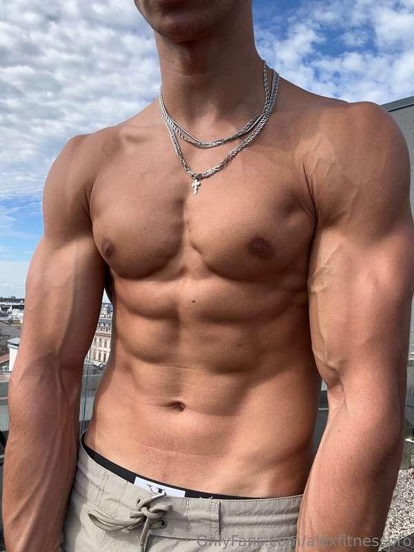 Hi