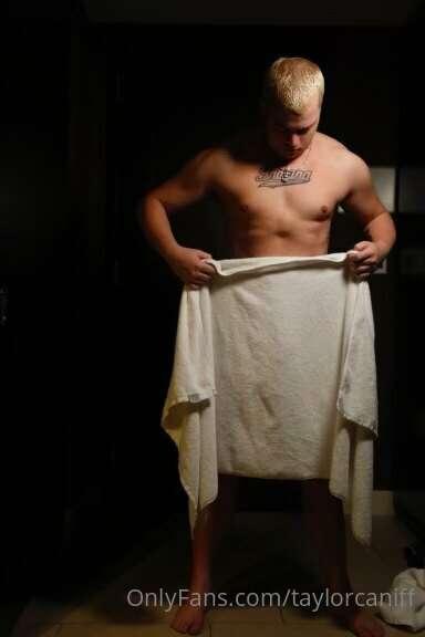 buy this post to move the towel 😈 more fun from Vegas coming..