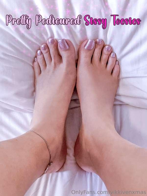 gonna be posting more feet on here :3 💅🏻🦶🏻