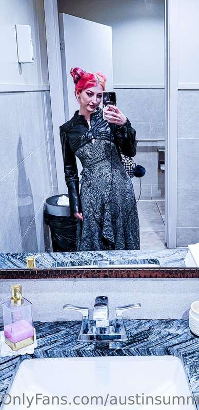 Bathroom tiddy pic from our valentines date 🖤
