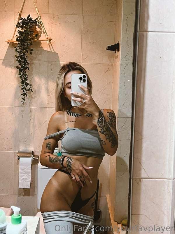 If we´re both at a toilette, what’s the first thing you’d do..