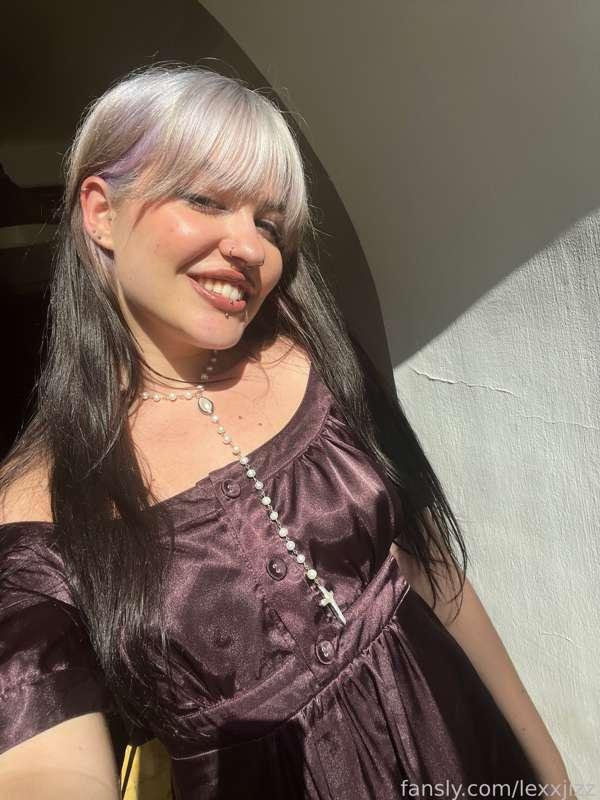 hii

#selfie #smile #pretty #girlnextdoor #altgirl #piercing #pierced #cute #young