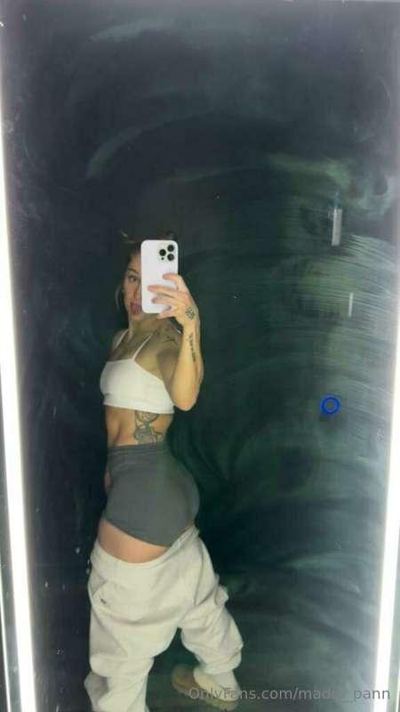 look back at it 👀🍑