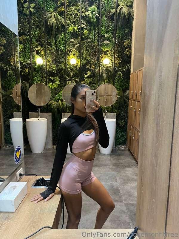 Gym day for me 💕 how’s your day going?