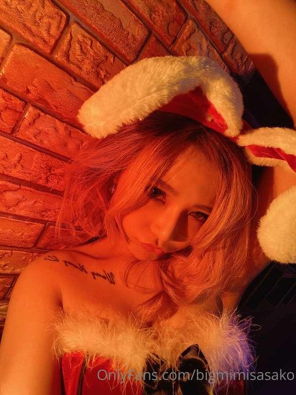 禮物bunny🐰   (Selfies *低胸裝)