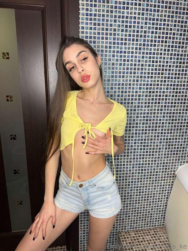 Flashing 😏 Look closer 🤤