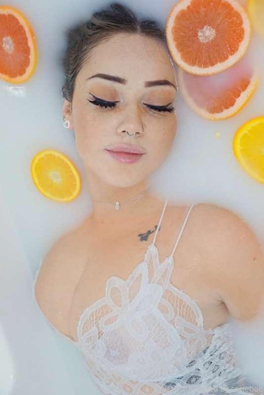 Milk bath. 🌸🤍