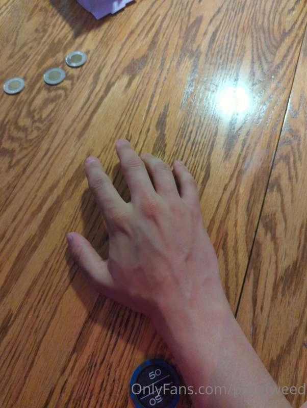 y'all like hands? 👀