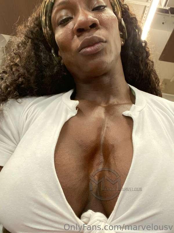 Some cleavage to start your day 😘 @marvelousvip