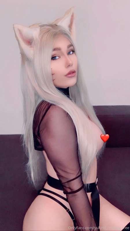 Unlock and remove the ❤️. Topless sideboob ❤️ 
Topless pics ..