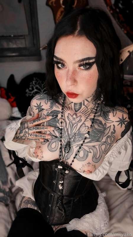 𝗚𝗼𝗼𝗱 𝗺𝗼𝗿𝗻𝗶𝗻𝗴! 🖤

Wouldn’t I be a prettier elf with your cum on my tits?💦