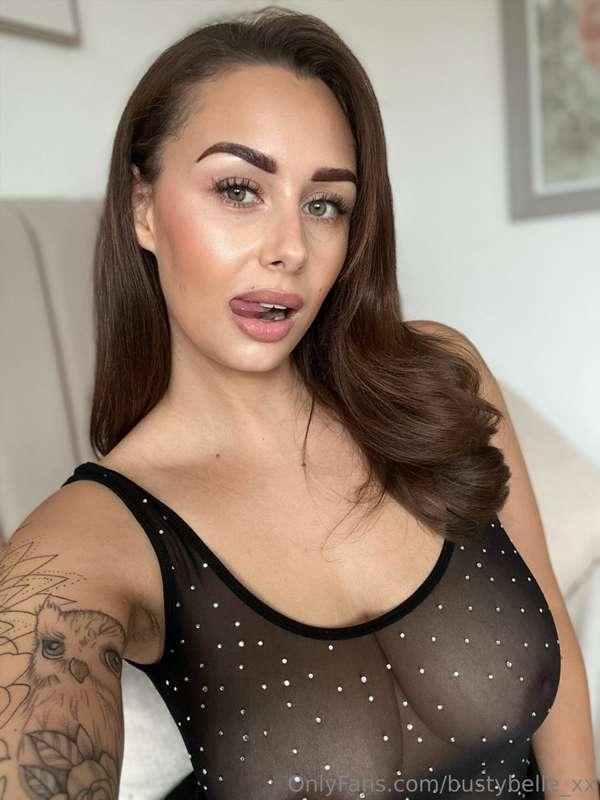 Shall we sext? I’m super horny right now 😈