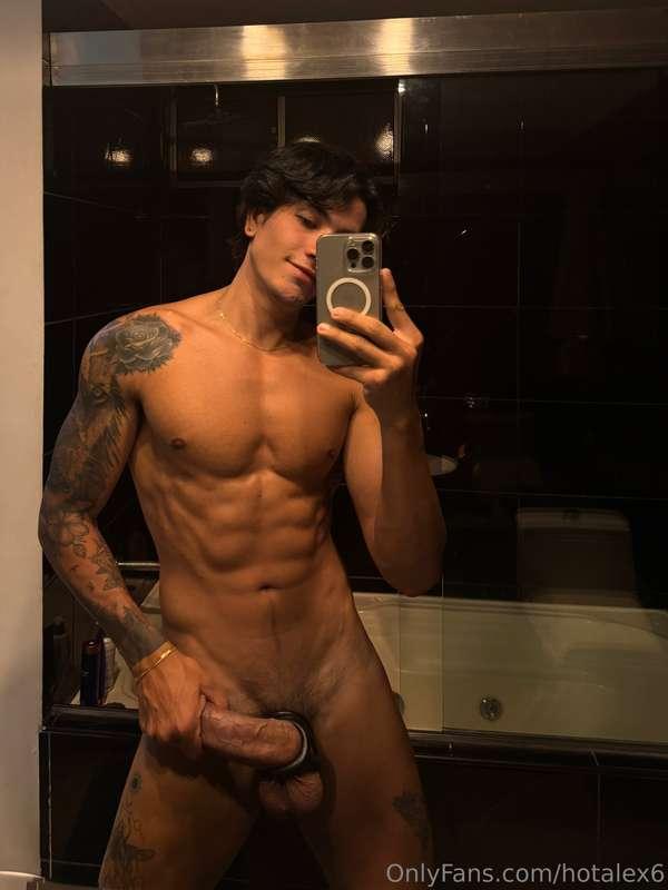 my cock is huge with this ring 👅🍆