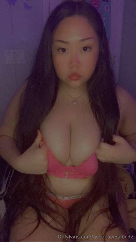 You know you want these big Asian titties in your face😘