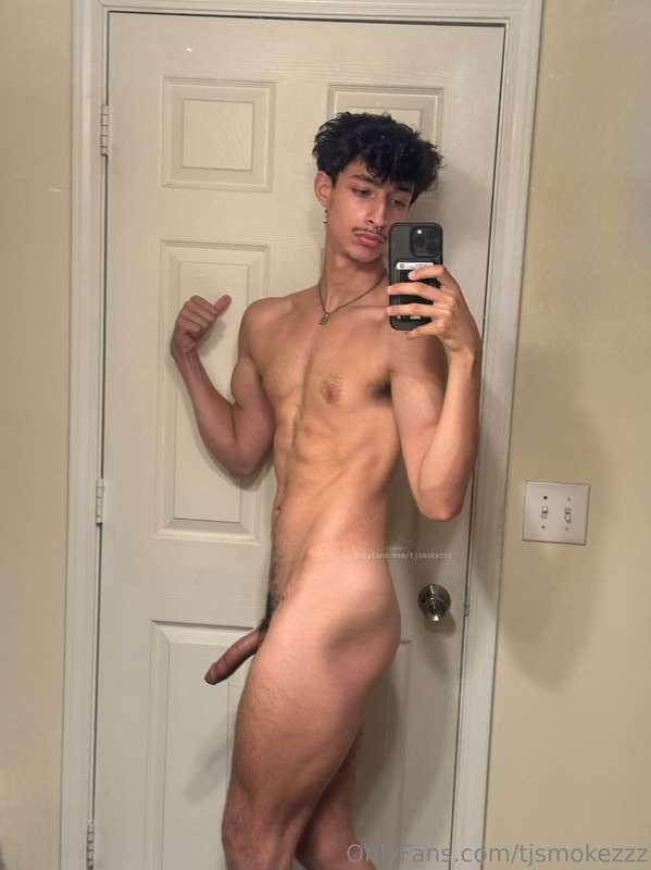 You know you got a sexy guy around when he’s double sided 😛💦